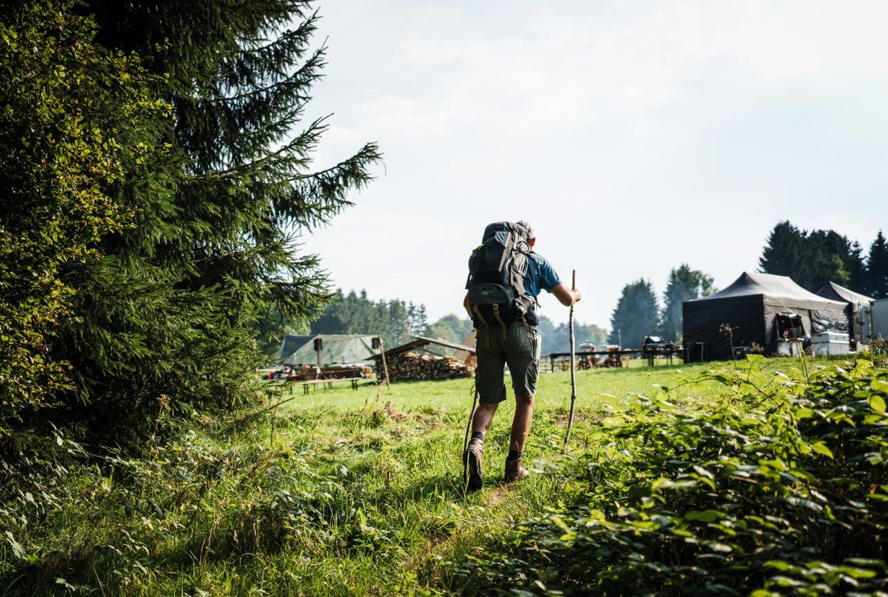 We Are Outsiders/Hike Like a Giant © LUCID