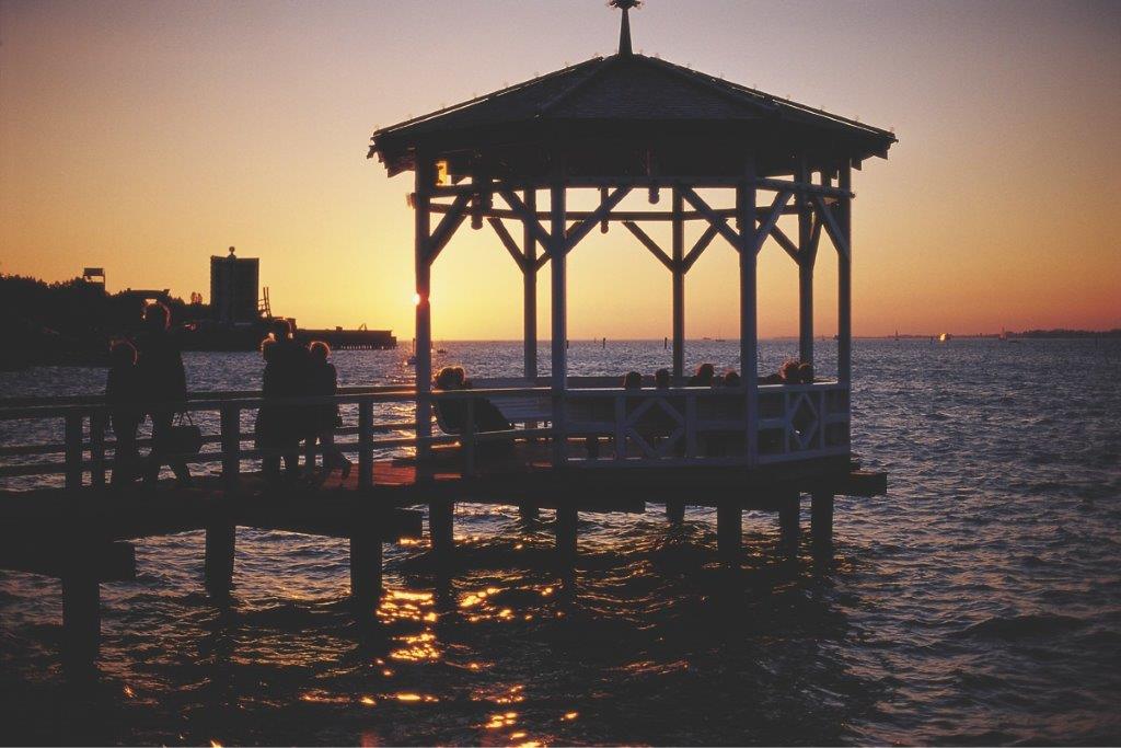 Evening mood at Fischersteg in Bregenz (c) Roman Horner_Bregenz Tourismus & Stadtmarketing