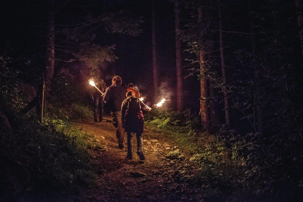 Torch-lit hike at Kleinwalsertal region (c) Oliver Farys_Kleinwalsertal Tourismus eGen
