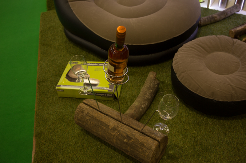 Wijnhouder-set-voor-op-camping