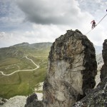 Kenny Belaey met zijn fiets op een slackline – © Red Bull Content Pool, Dom Daher