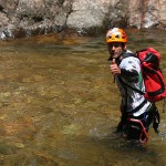 Avontuurlijke vakantie op een eiland – Corsica Raid Adventure canyoning (c) www.corsicaraid.com