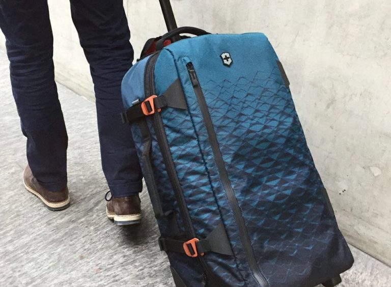 Test Victorinox Touring Wheeled 2-in-1 Carry-On