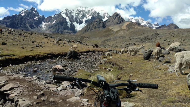 Dwars door Peru mountainbiken met Broederlijk Delen