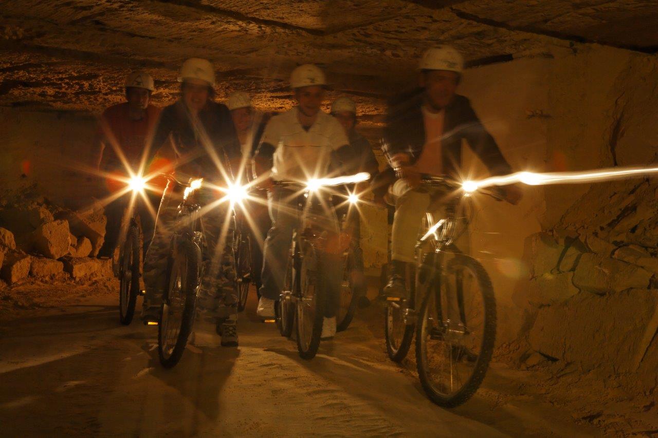 Mountainbiken in de grotten van Valkenburg
