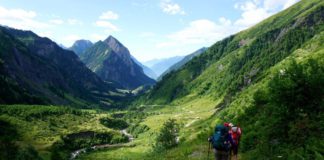 Wandelen in de Zwitserse Alpen, naar de bron van de Rijn