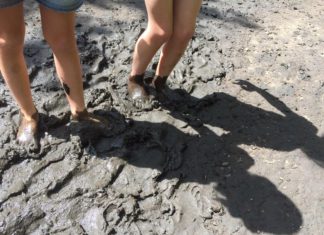 modder tussen je tenen blotevoetenpaden in Nederland