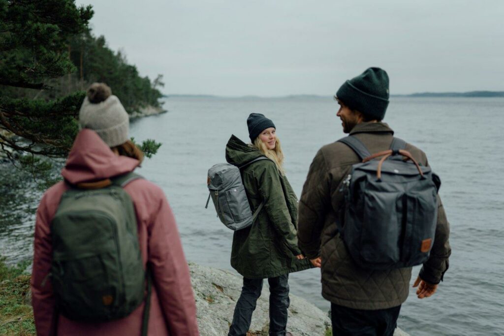 Hou je van de outdoors? En wil je door regen en wind net zo stijlvol door de bossen trotten als door de stad? Dan is de Visby 3-in-1 Jacket van Fjällräven ideaal.
