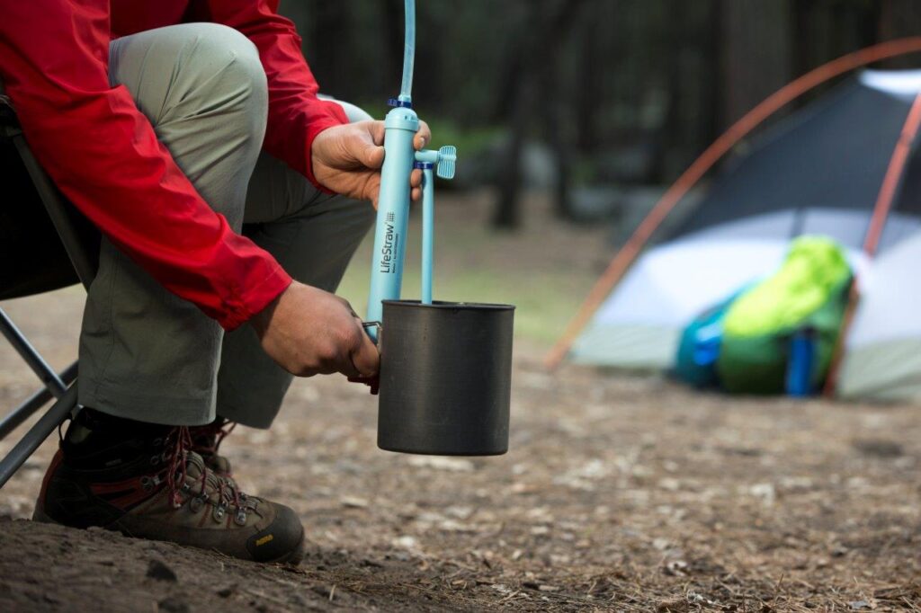 Een paar slimme hebbedingen kunnen je kampeer- of campertrip zoveel comfortabeler en makkelijker maken. Altijd handig, plaatsbesparend en on-mis-baar zijn deze musthaves.