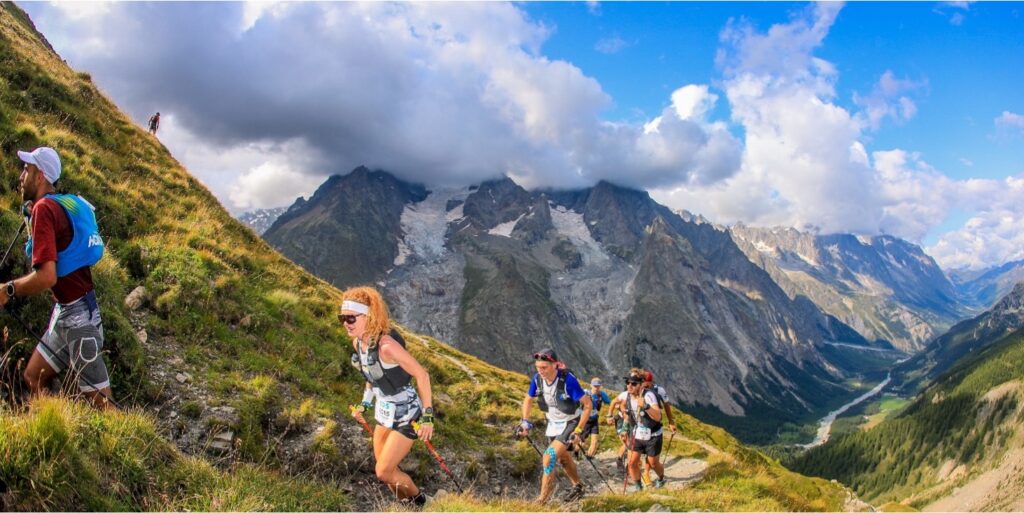 De Ultra Trail Mont Blanc (UTMB), een van de bekendste langafstandstrails ter wereld, trekt elk jaar 10.000 lopers van 104 nationaliteiten aan - waaronder dit jaar 274 Belgen - verdeeld over 7 wedstrijden...