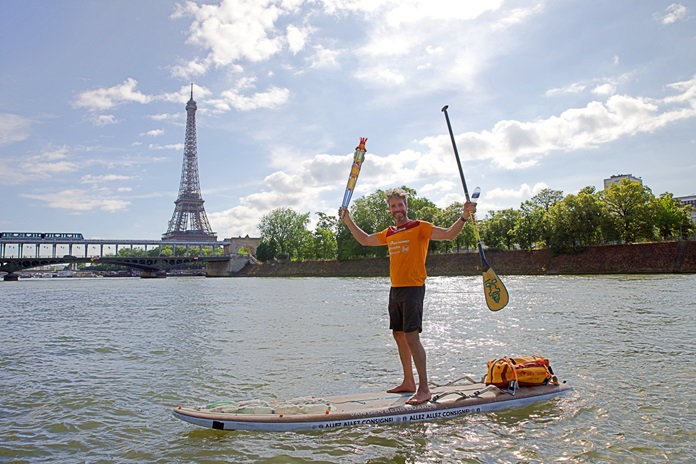 Merijn Tinga surft en supt 850 km van Londen naar Parijs